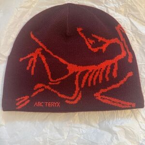 New Arc'teryx Burgundy & Orange Knit Beanie Hat Skullie Bird Head Toque